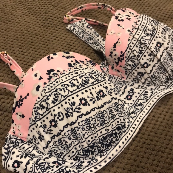 Bikini - Picture 2 of 3